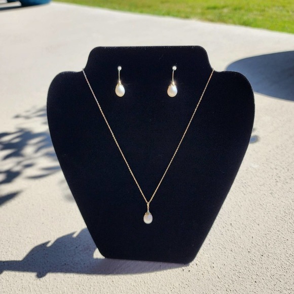 14K Yellow Gold Elegant Pearl Necklace and Earrings Jewelry Set with box - Picture 4 of 5